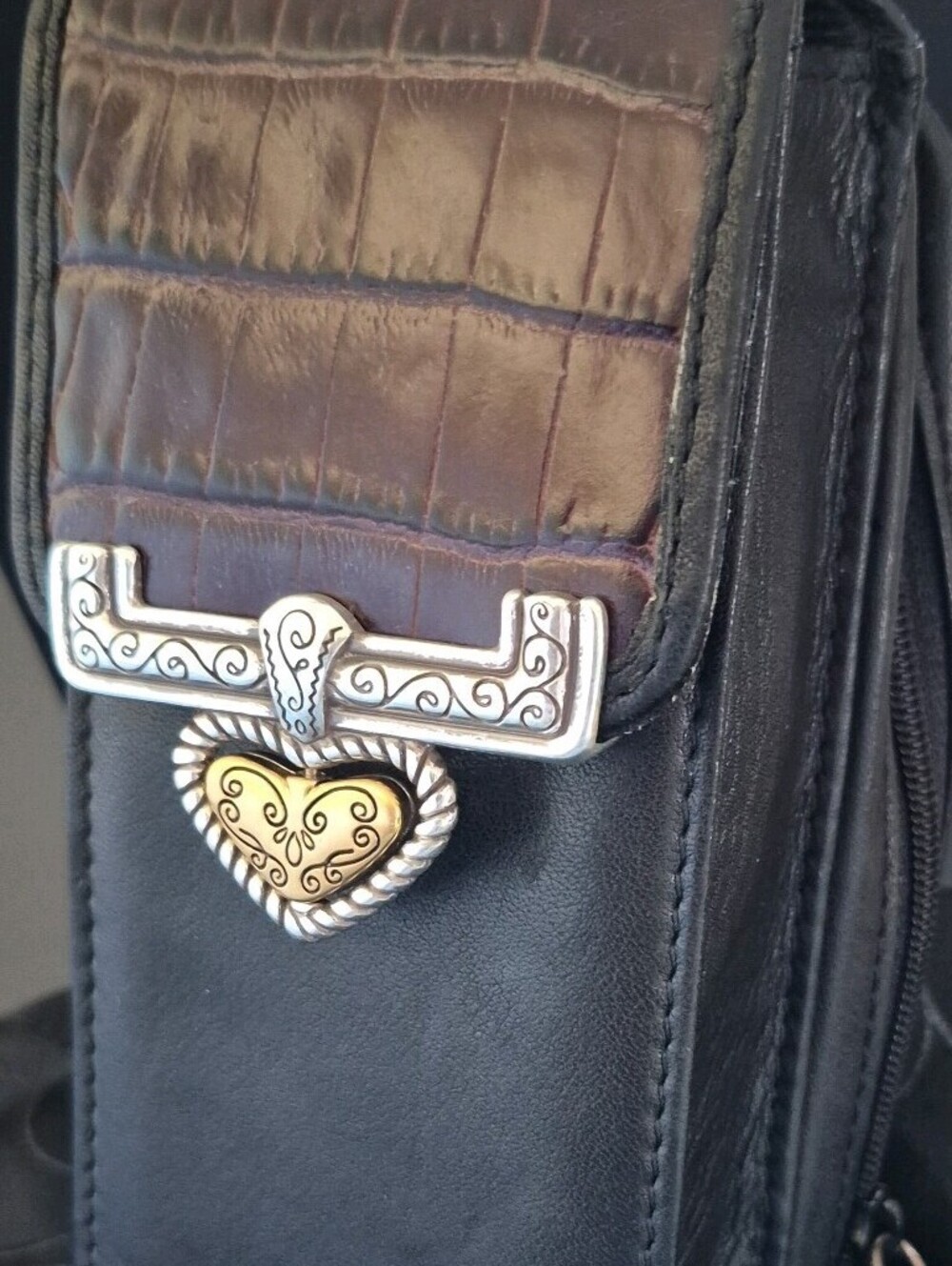 Brighton Leather Crossbody Cell Phone Organizer Bag Purse Black & Brown Heart